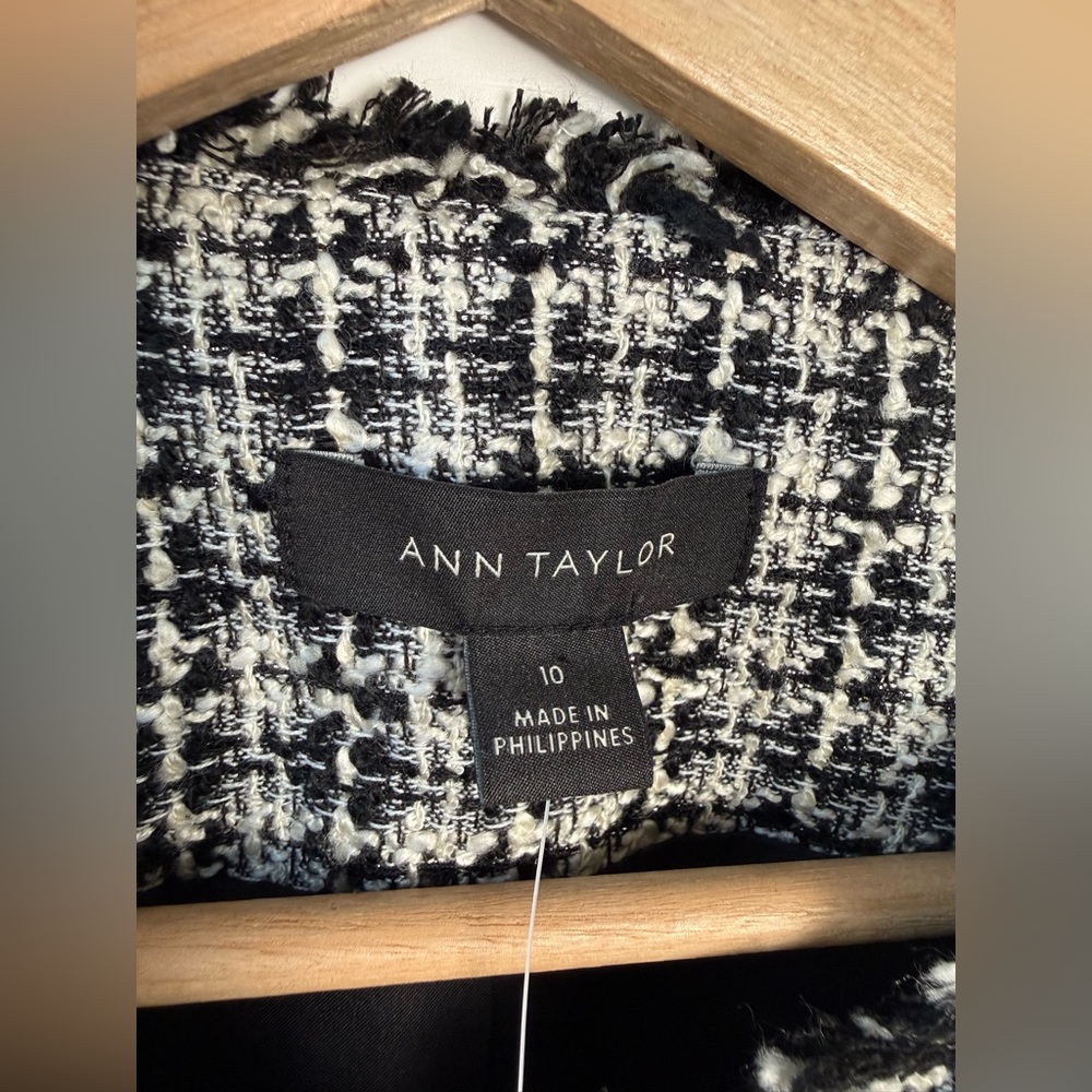 NWT ANN TAYLOR Tweed Jacket Size 10 Black White Fringe - Picture 3 of 16
